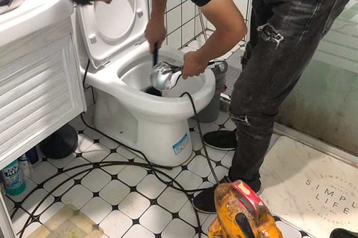 阿城马桶堵塞自己疏通还是找师傅?专业上门服务让你省时更省心